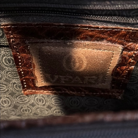 VEARI Elegant Brown Crocodile-Embossed Women's Bag - Picture 2 of 6